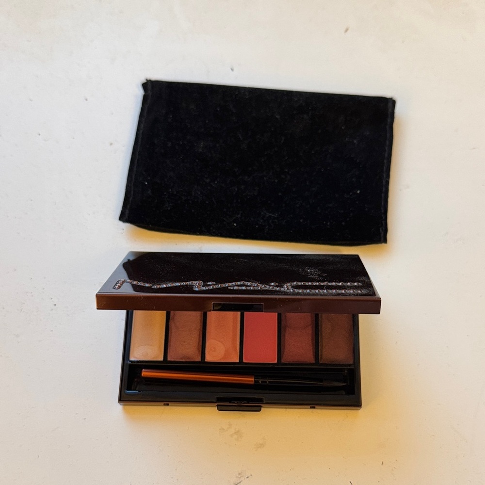 MAC Lip Palette- Nude/Brown- Gorgrous Brown Metallic Exterior